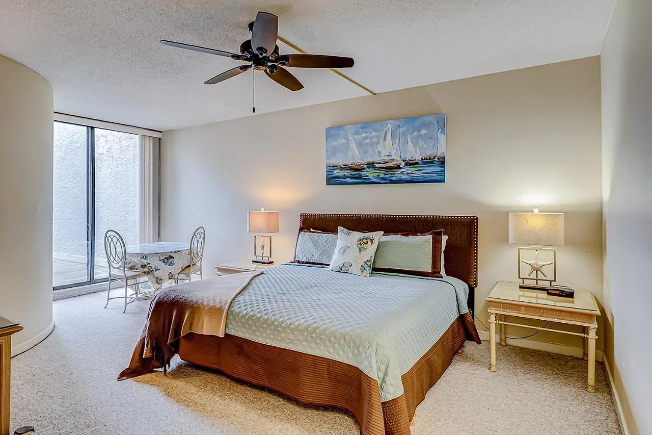 Shorewood Apartment *