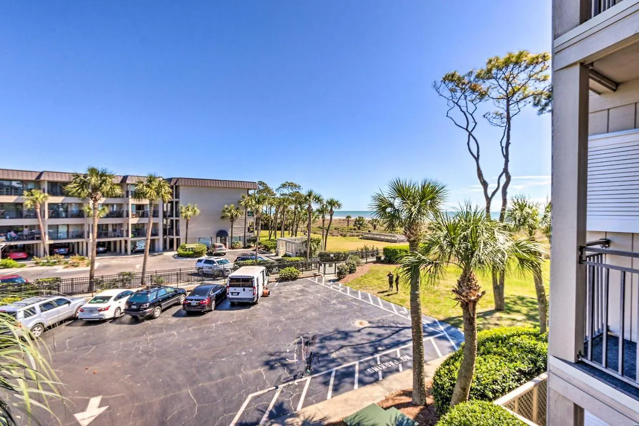 Apartment Oceanfront With Pool!