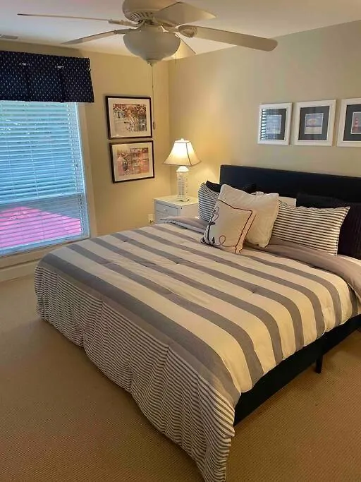 In The Heart Of Harbour Town 2br 2ba Pool Access Close To