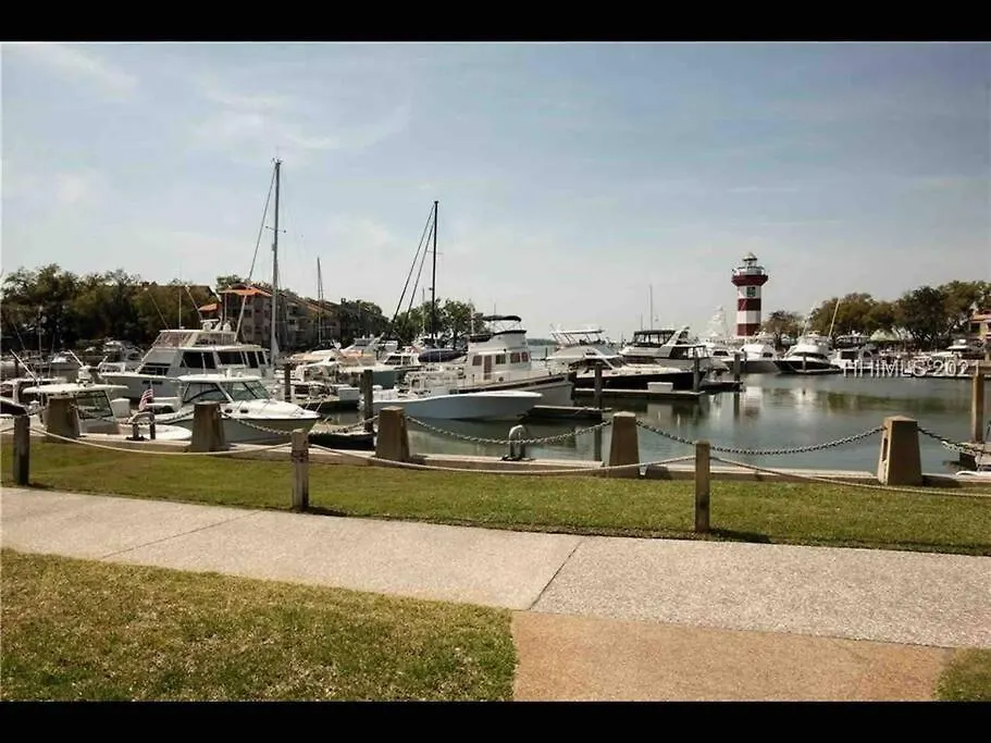 In The Heart Of Harbour Town 2br 2ba Pool Access Close To