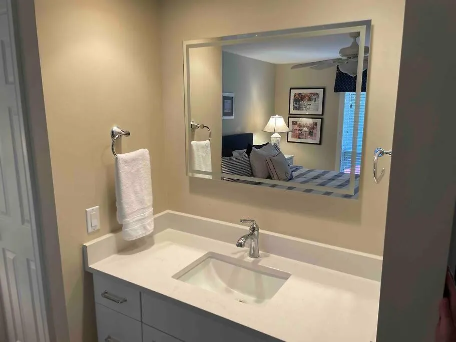 In The Heart Of Harbour Town 2br 2ba Pool Access Close To *
