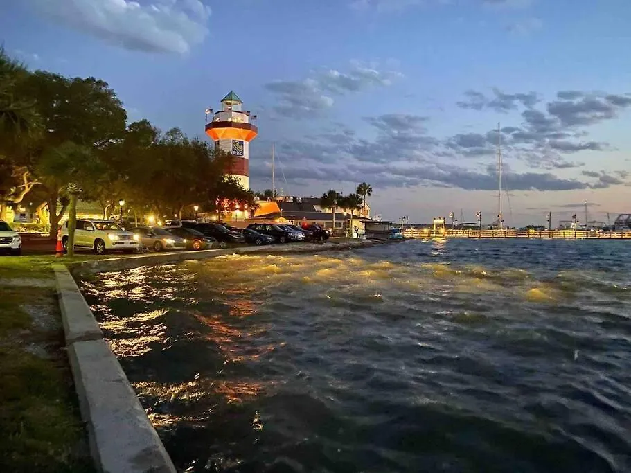 In The Heart Of Harbour Town 2br 2ba Pool Access Close To Сasa de vacaciones Hilton Head Island