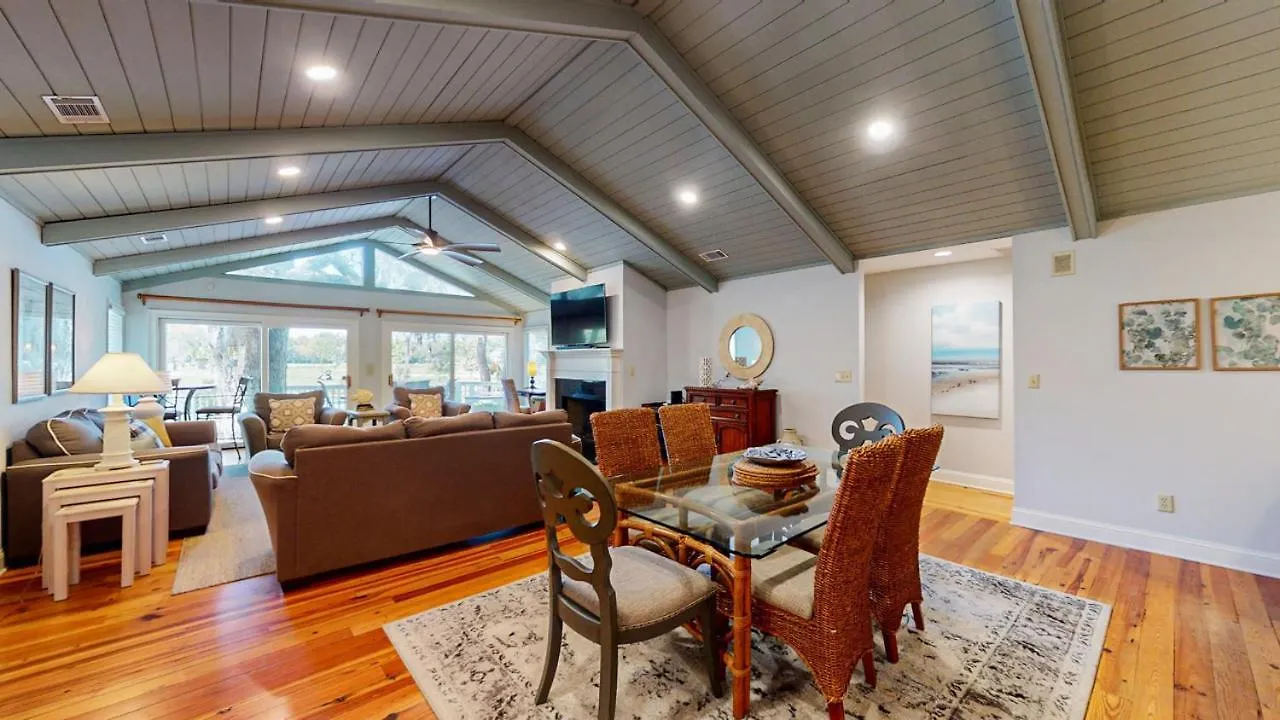 Holiday home 15 Promontory Ct