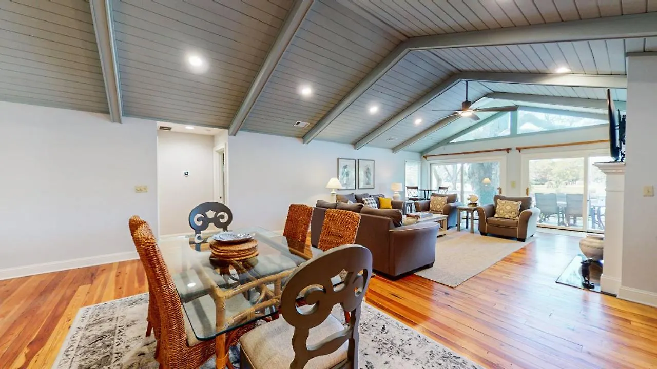 Holiday home 15 Promontory Ct