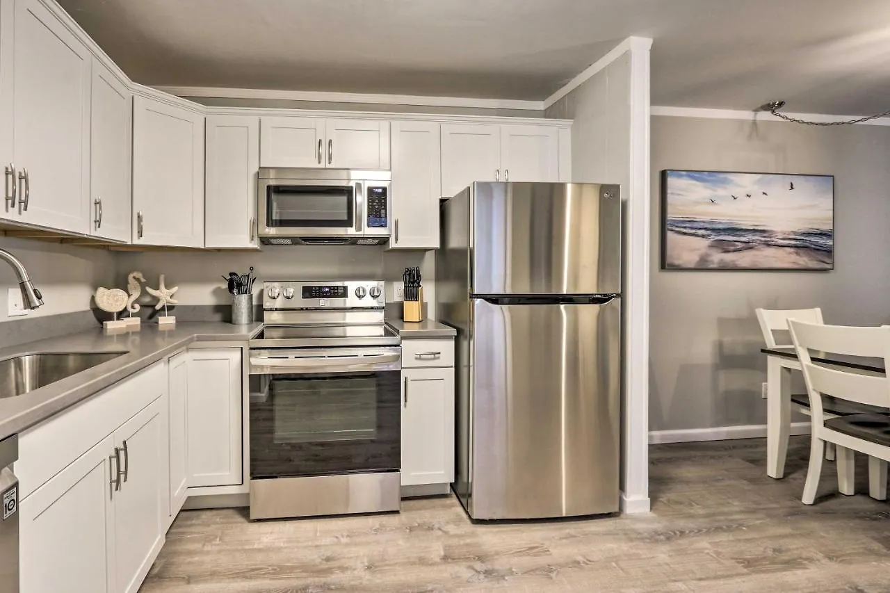 With Beach Supplies And Pool! Apartment Hilton Head Island