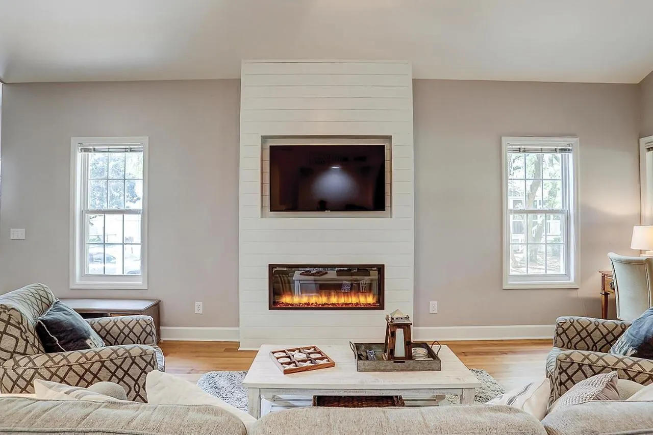 Apartment Links 13b