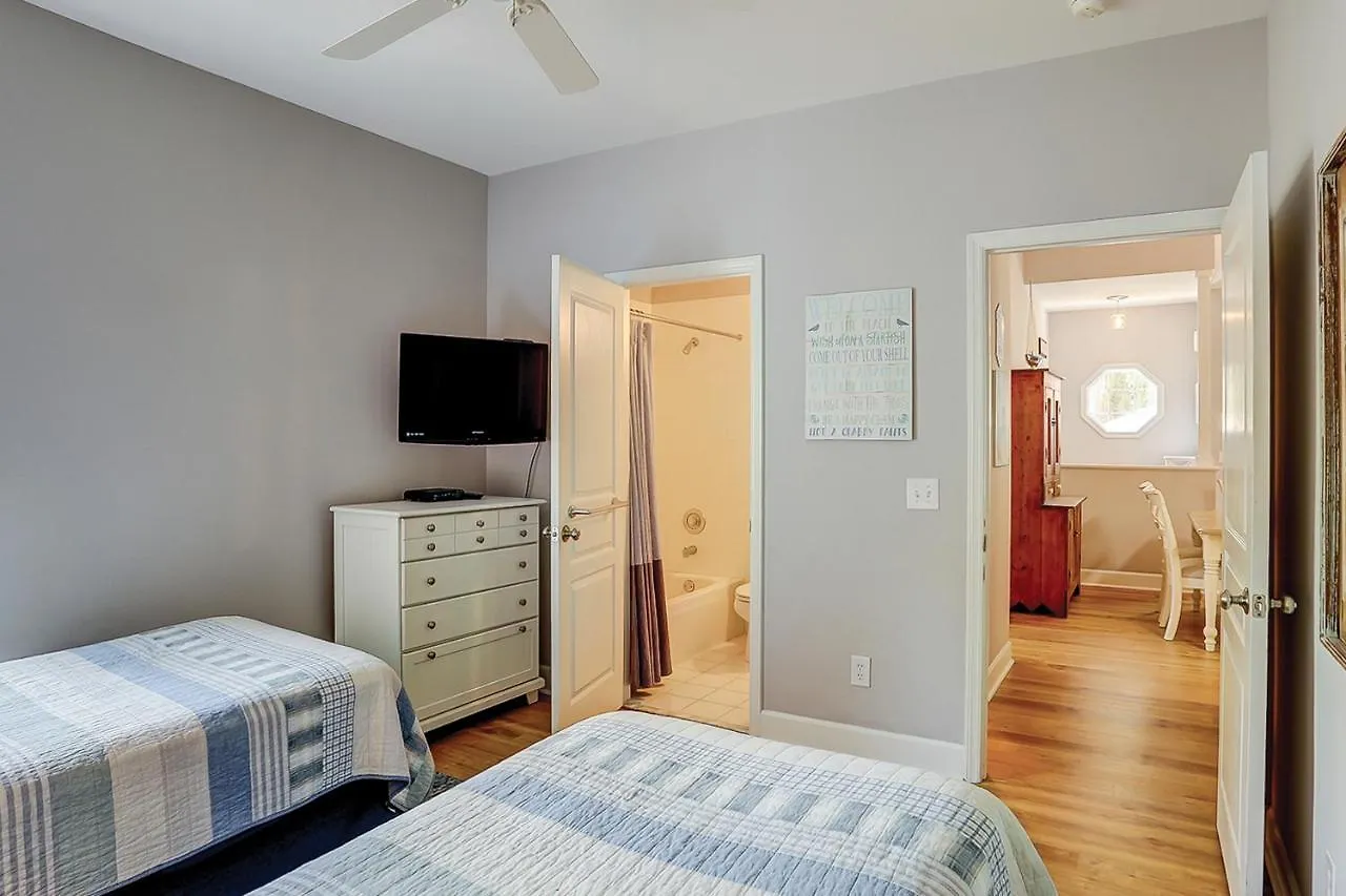 Apartment Links 13b