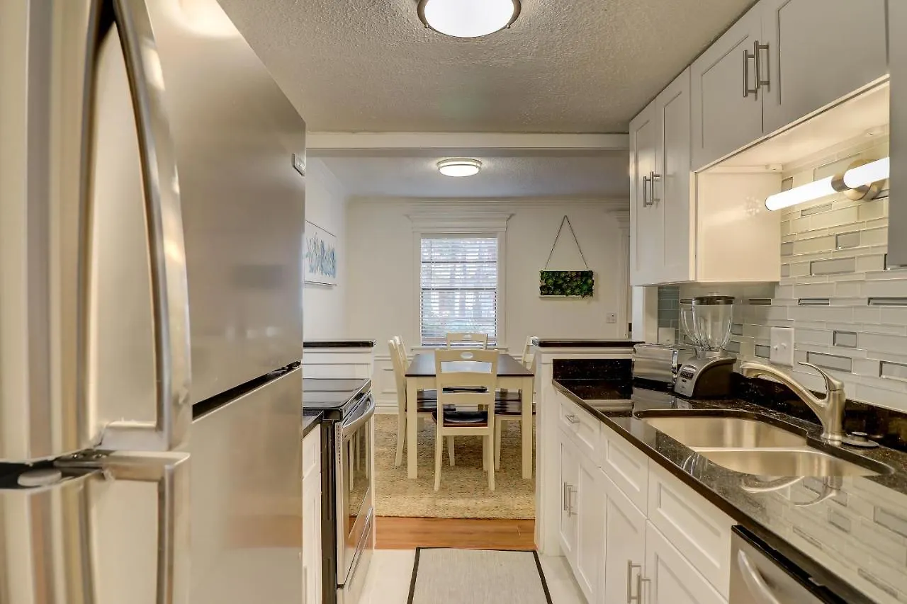 #114 Colorful Charming 2bdr/2 Parking Holiday home Hilton Head Island