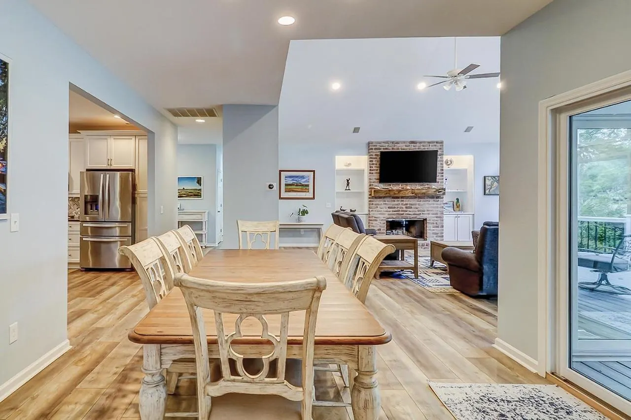 Magnolia Crescent 3 *