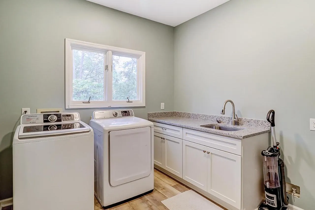 Magnolia Crescent 3 *