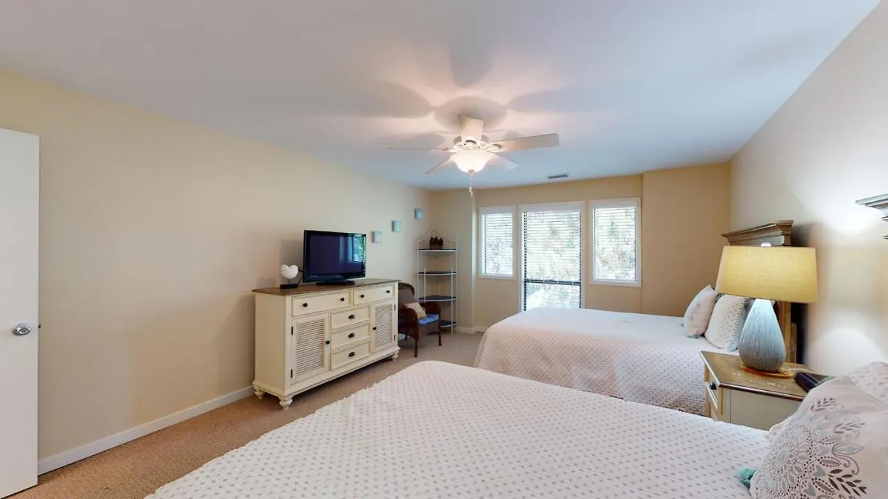 7810 Centre Court Villa