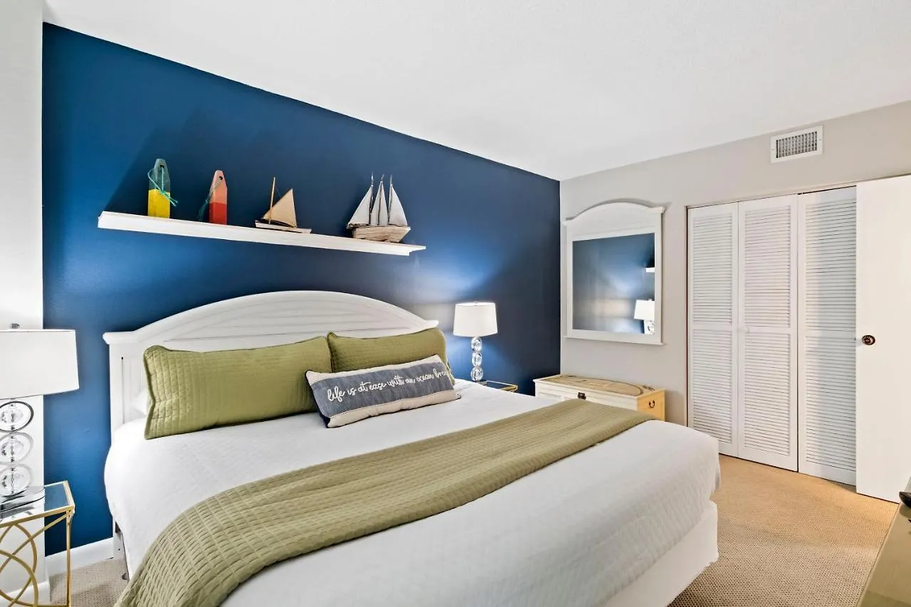 Harbour Town Pool Access! Apartment