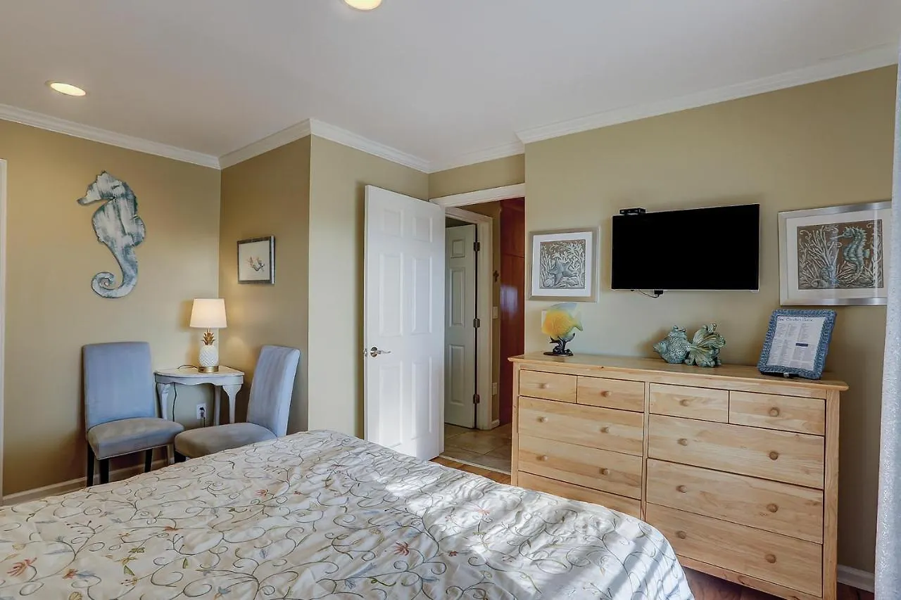 402 Sea Cloisters 2 Bedroom Oceanfront Holiday home *