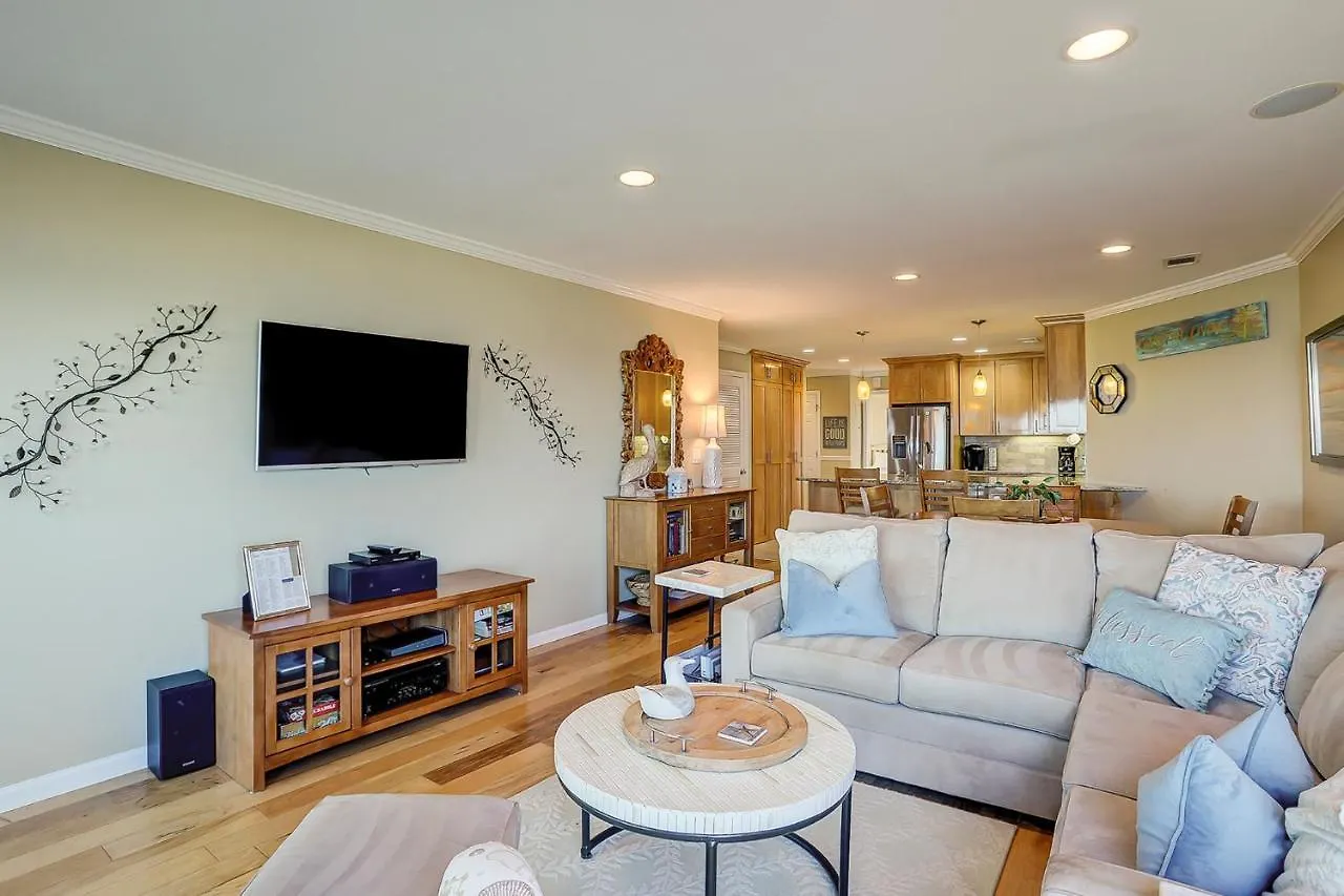 402 Sea Cloisters 2 Bedroom Oceanfront Holiday home *