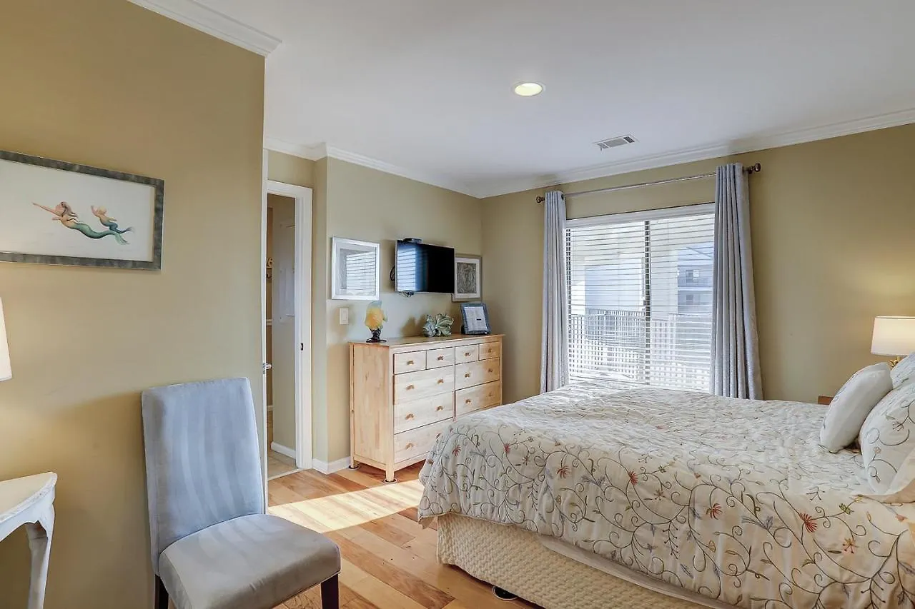402 Sea Cloisters 2 Bedroom Oceanfront Holiday home *