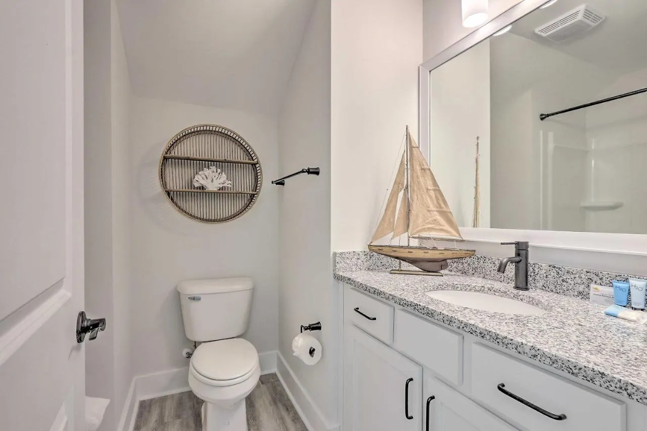 Modern Hilton Head Townhome About 4 Mi To Beach! Holiday home Hilton Head Island