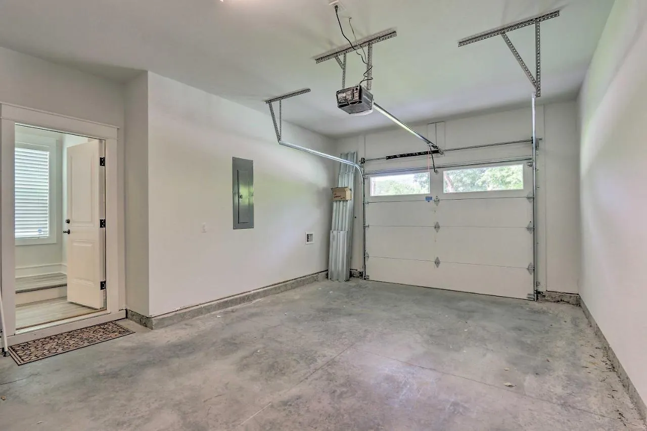 Modern Hilton Head Townhome About 4 Mi To Beach! Holiday home Hilton Head Island