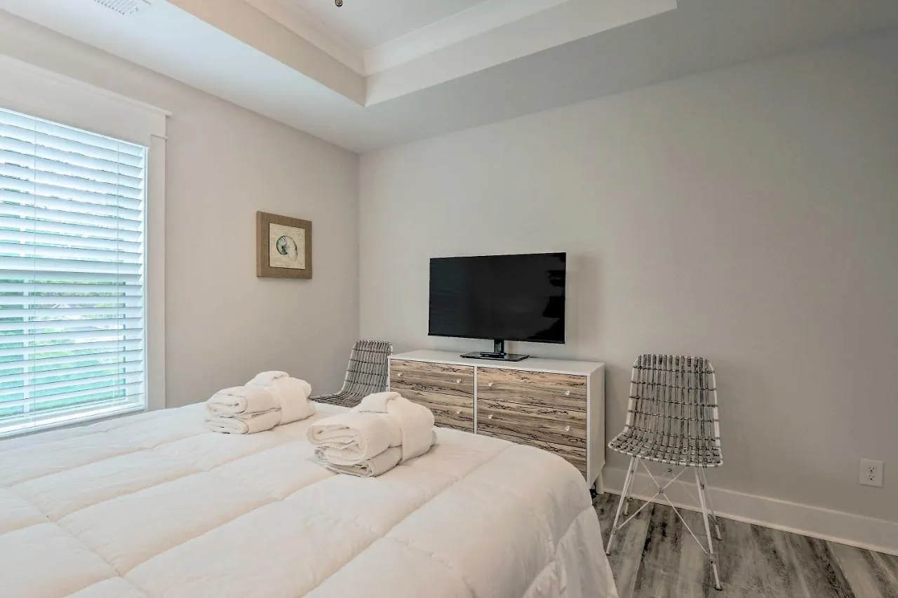 Modern Hilton Head Townhome About 4 Mi To Beach! Holiday home Hilton Head Island