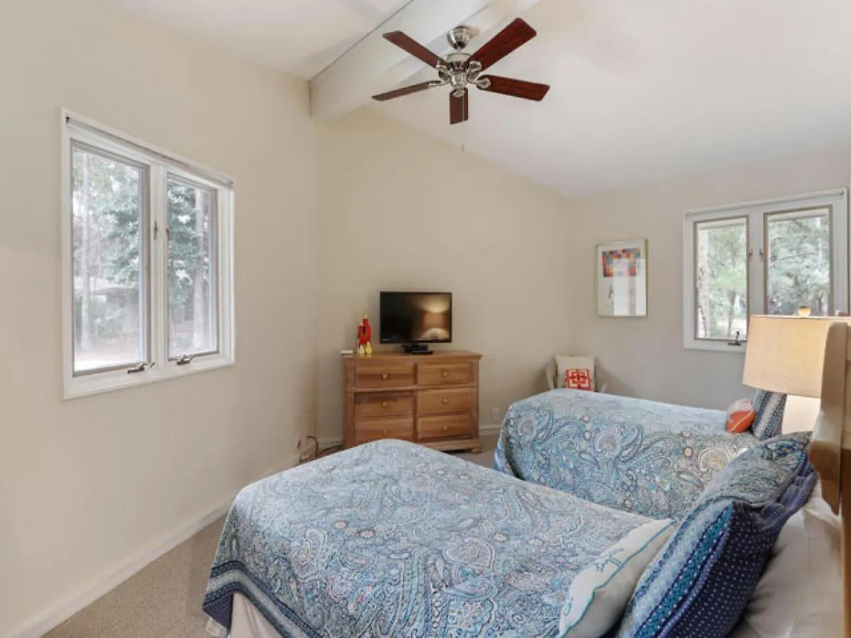 48 Woodbine Place Holiday home