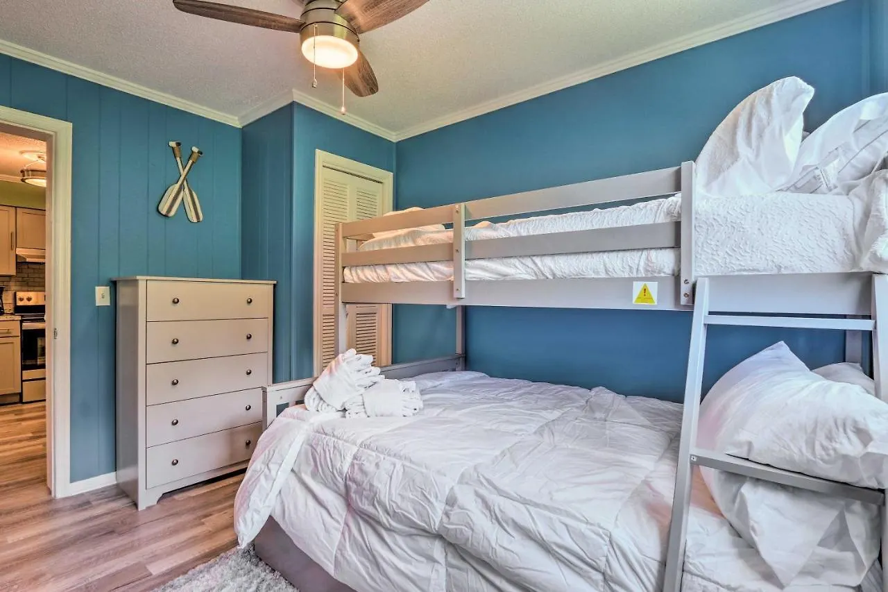 Apartment Convenient With Pool!