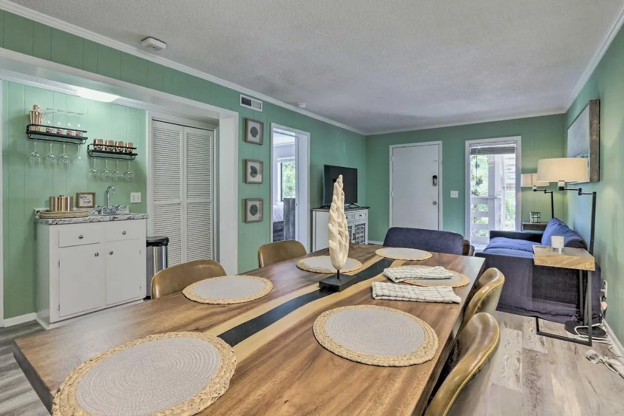 Convenient With Pool!