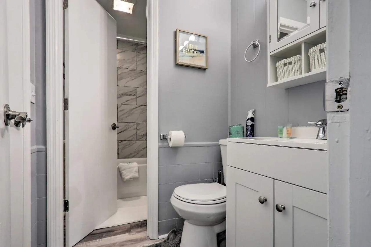 Apartment Convenient With Pool! *