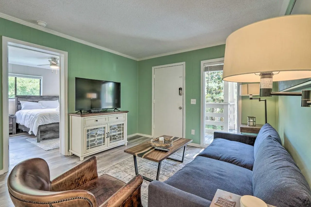 Convenient With Pool! Apartment