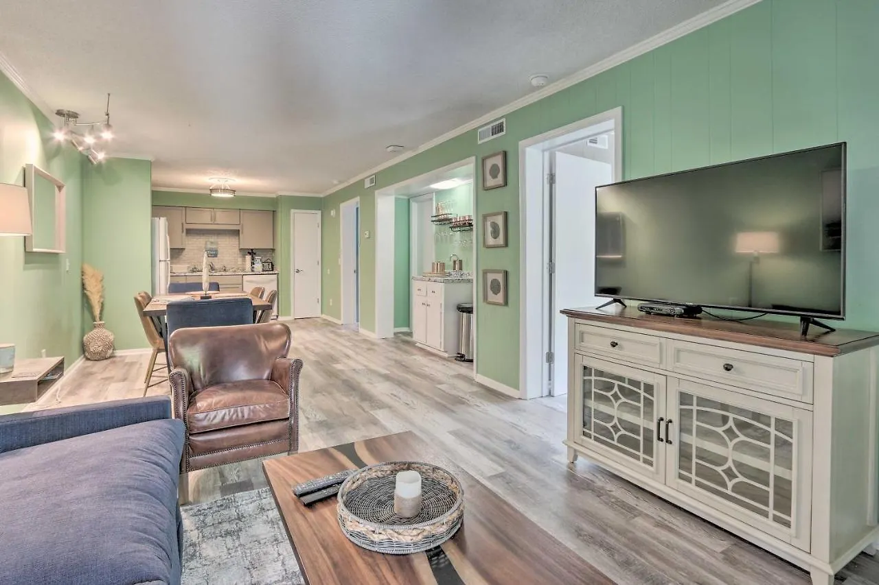 Convenient With Pool! Apartment