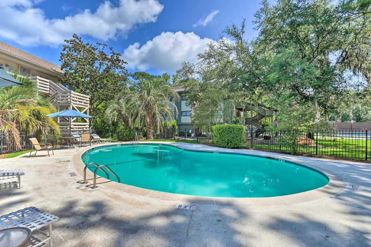 Convenient With Pool! *