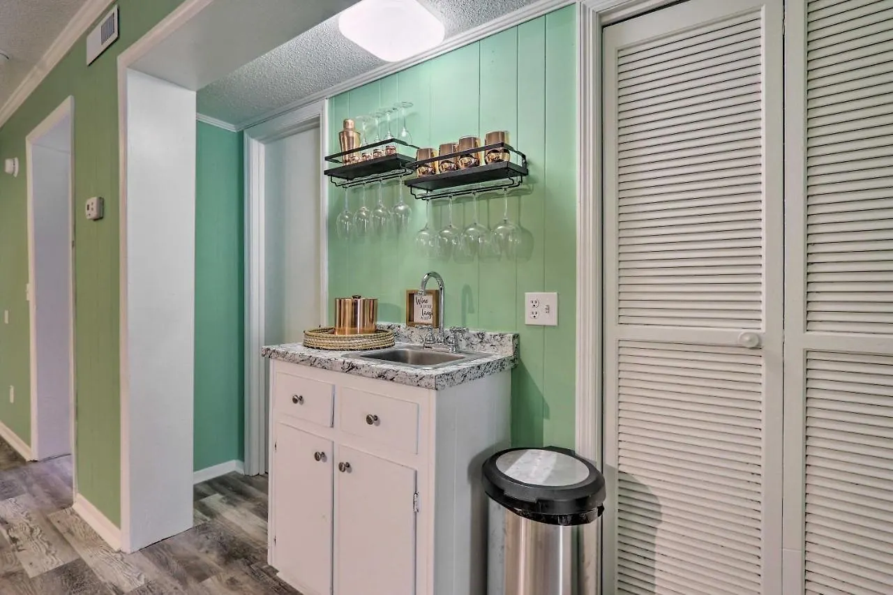 Convenient With Pool! *