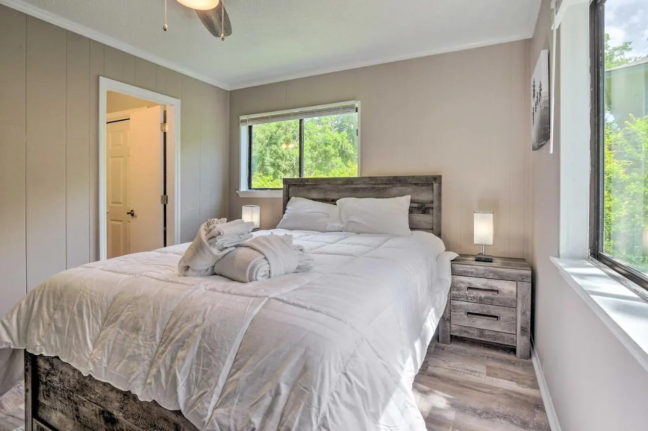 Convenient With Pool! Apartment