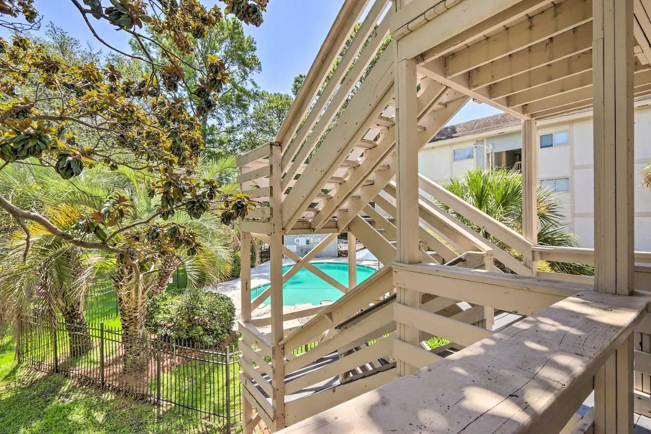 Convenient With Pool! *