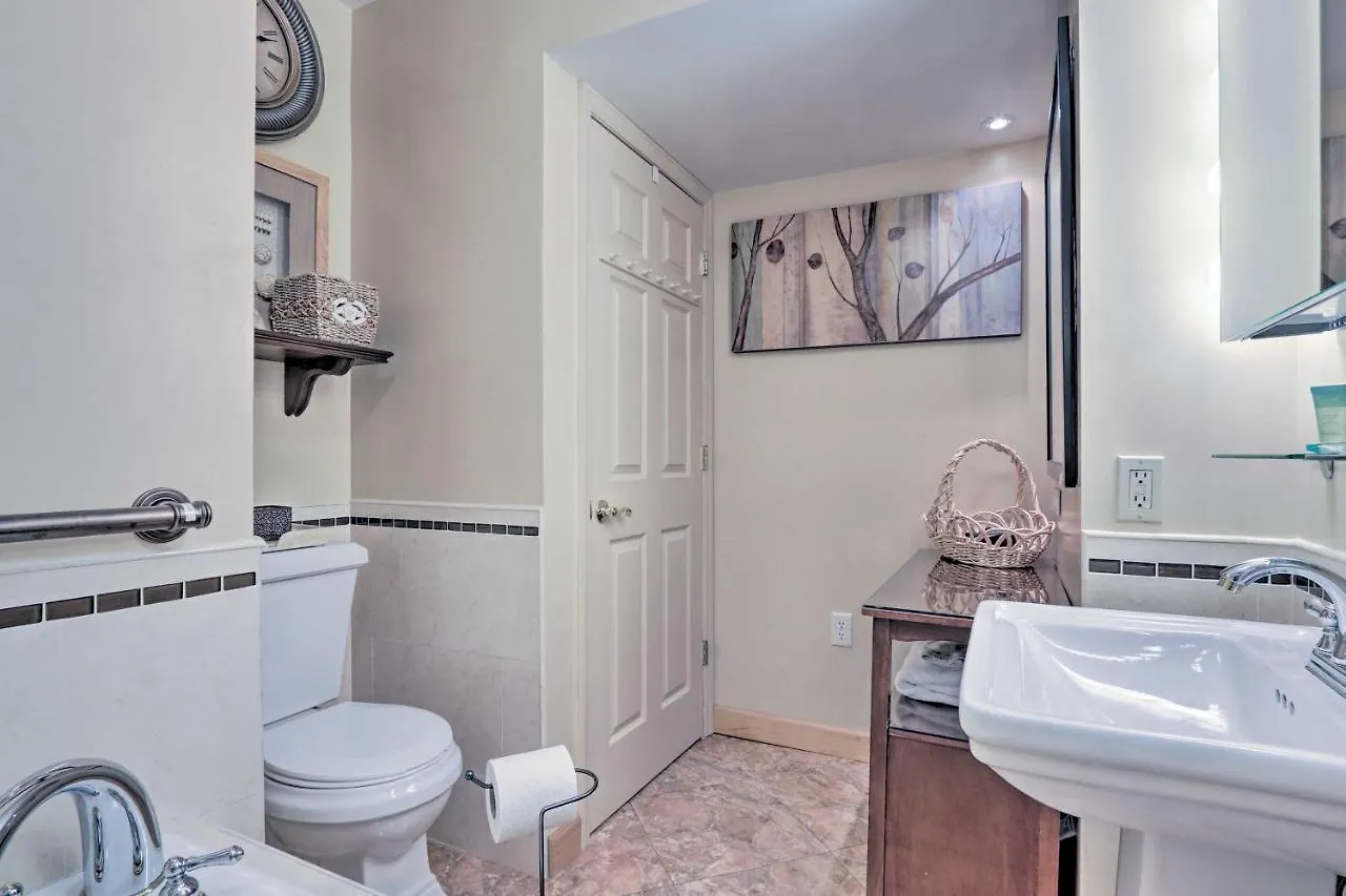 Hilton Head With Sunroom And Access!