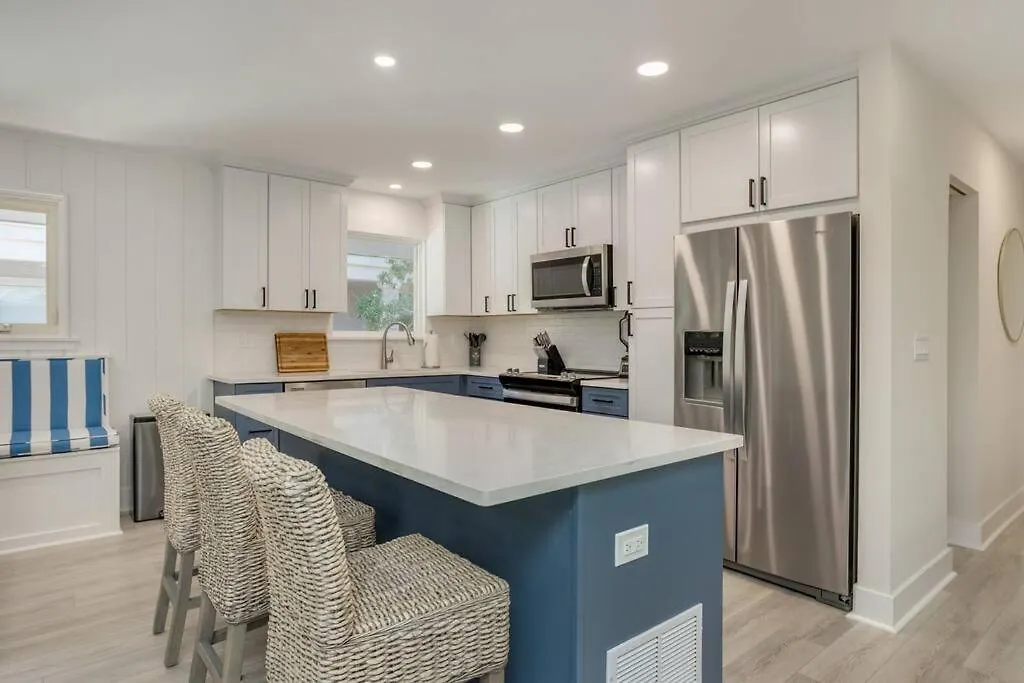Luxury House - 2min Walk To - Private Pool - Group & Dog Friendly Hilton Head Island
