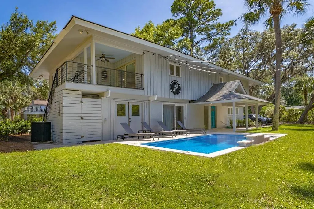 Holiday home Luxury House - 2min Walk To - Private Pool - Group & Dog Friendly *