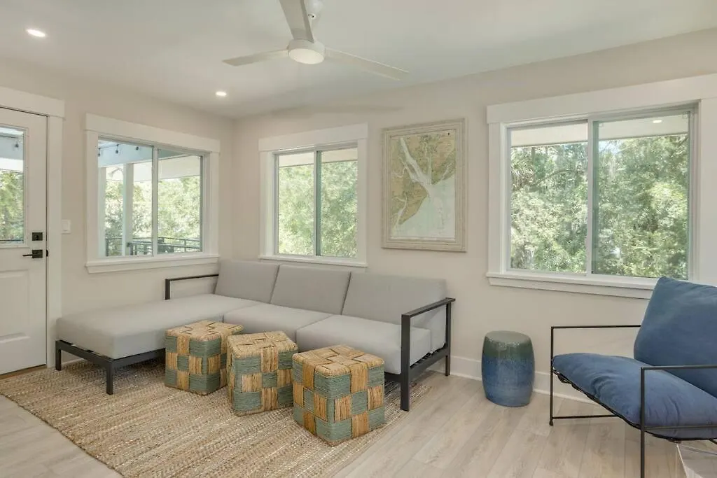 Luxury House - 2min Walk To - Private Pool - Group & Dog Friendly Holiday home Hilton Head Island