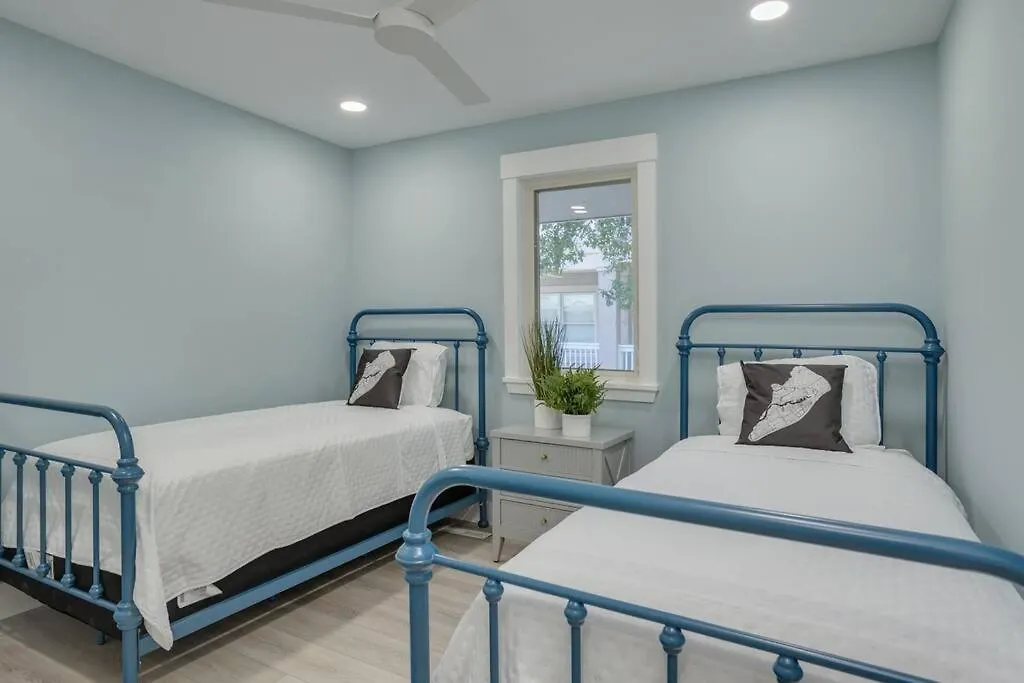 Luxury House - 2min Walk To - Private Pool - Group & Dog Friendly Holiday home Hilton Head Island