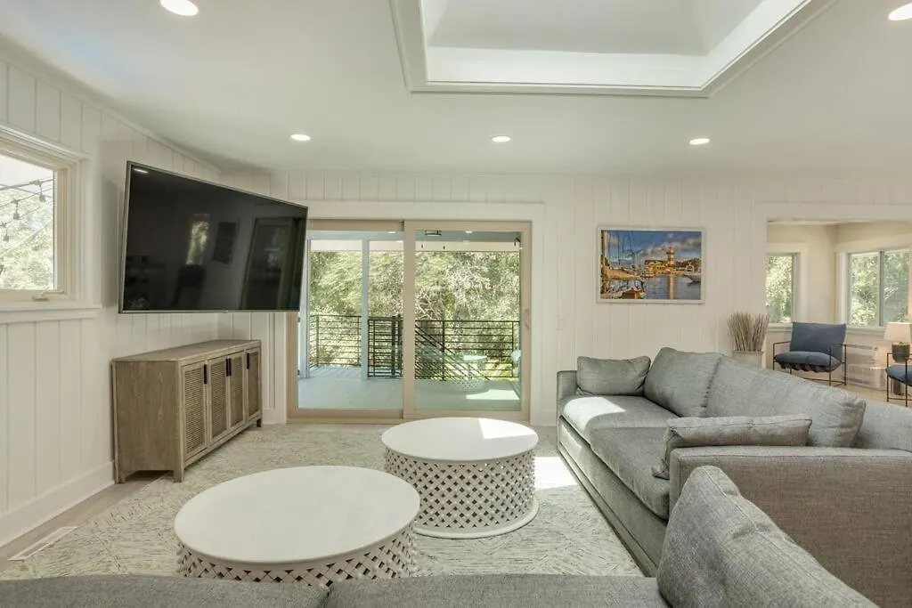 Luxury House - 2min Walk To - Private Pool - Group & Dog Friendly Holiday home Hilton Head Island