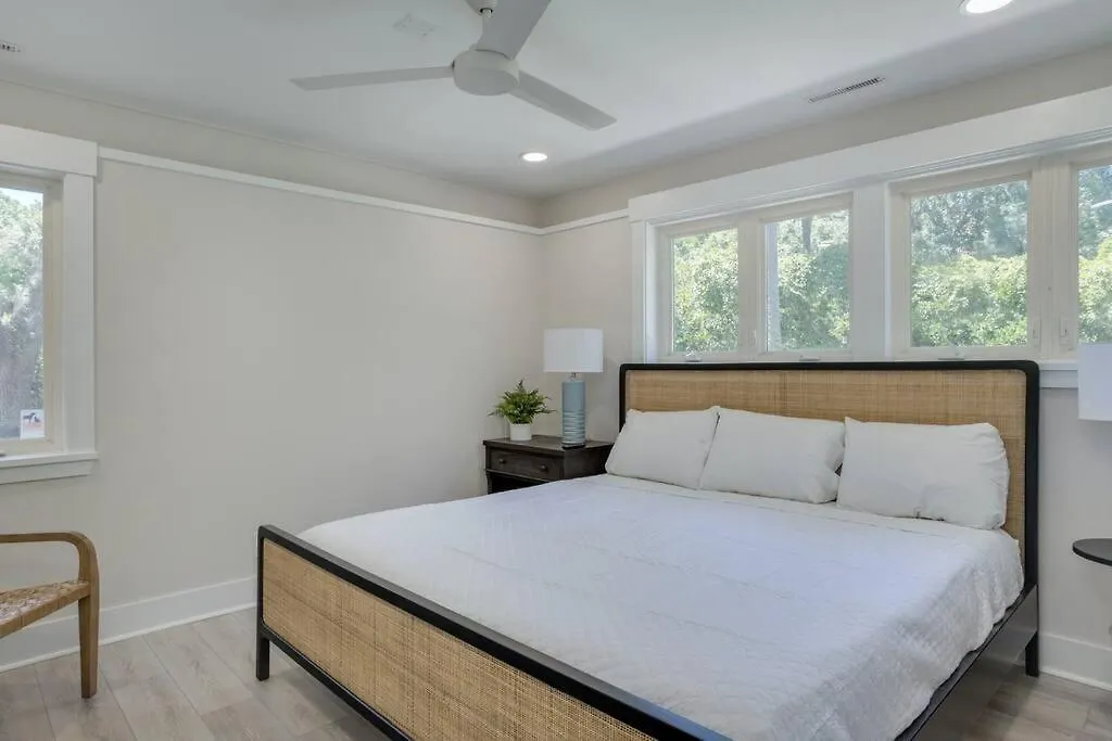 Luxury House - 2min Walk To - Private Pool - Group & Dog Friendly Holiday home Hilton Head Island