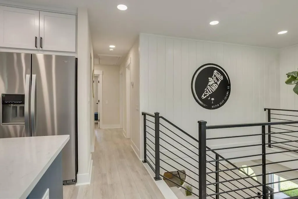 Luxury House - 2min Walk To - Private Pool - Group & Dog Friendly