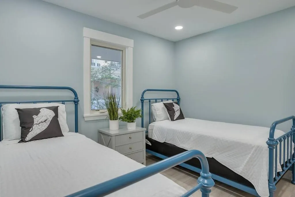 Luxury House - 2min Walk To - Private Pool - Group & Dog Friendly Holiday home Hilton Head Island