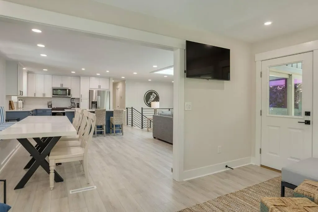 Luxury House - 2min Walk To - Private Pool - Group & Dog Friendly