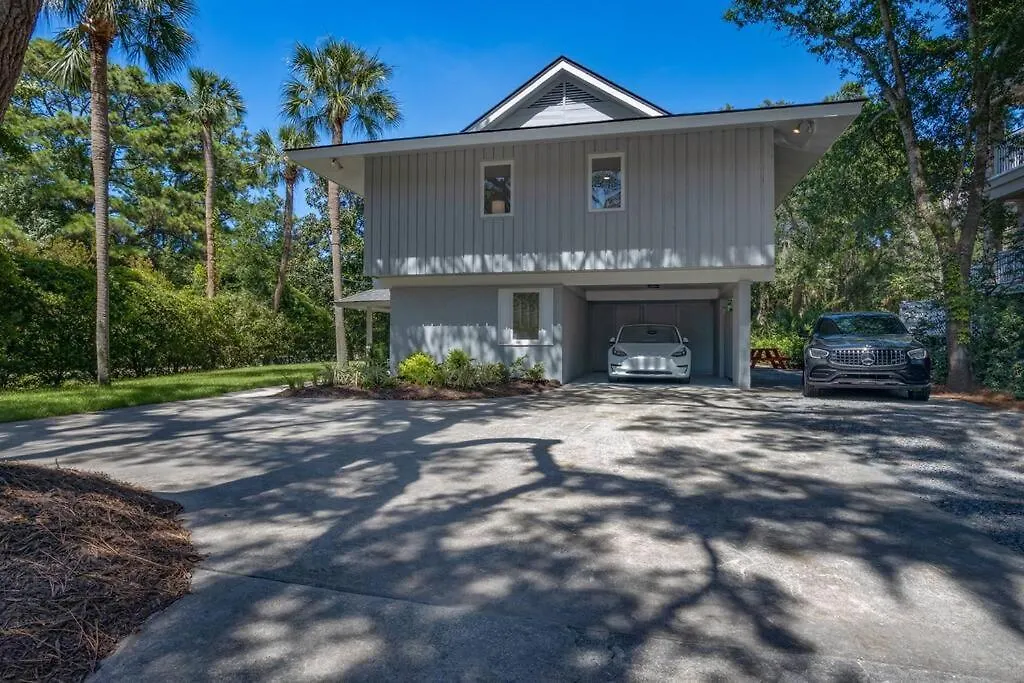 Luxury House - 2min Walk To - Private Pool - Group & Dog Friendly *