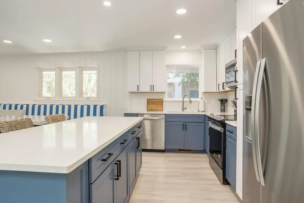 Luxury House - 2min Walk To - Private Pool - Group & Dog Friendly Holiday home
