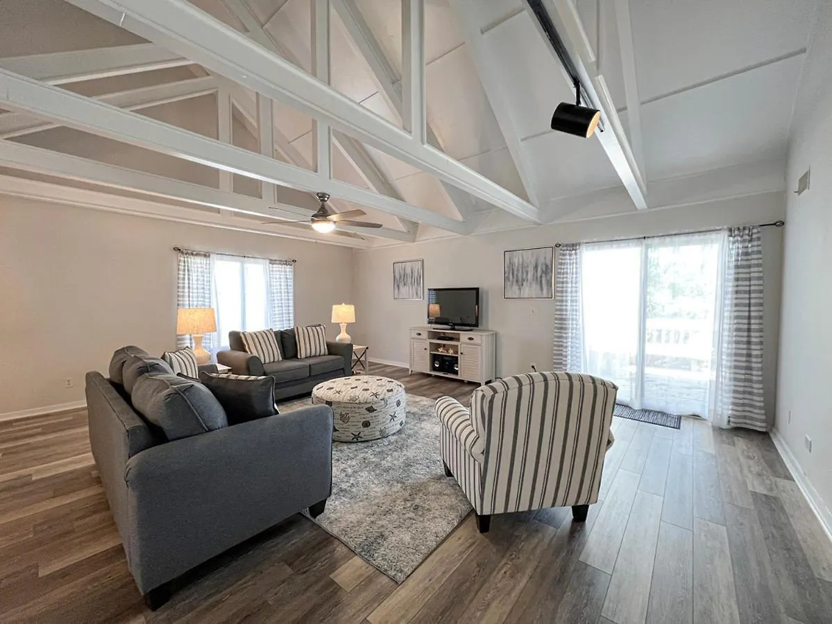 708 Queens Grant
