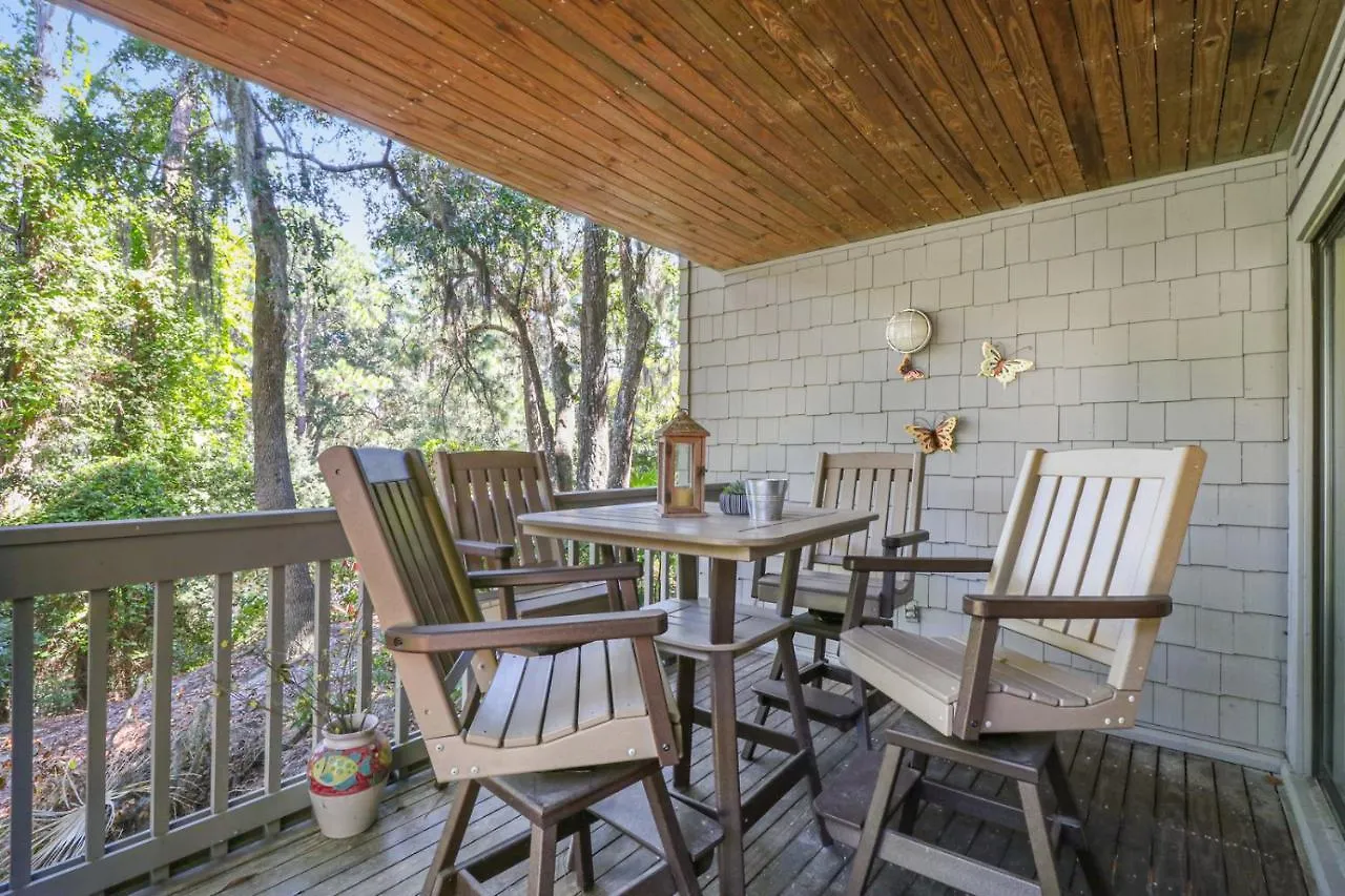 7825 Centrecourt Holiday home