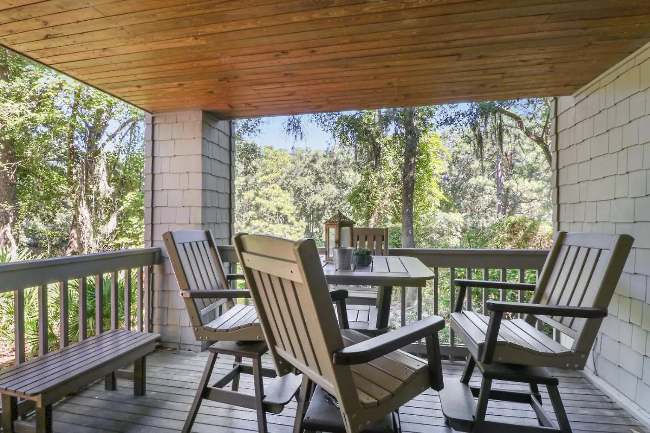 7825 Centrecourt Holiday home
