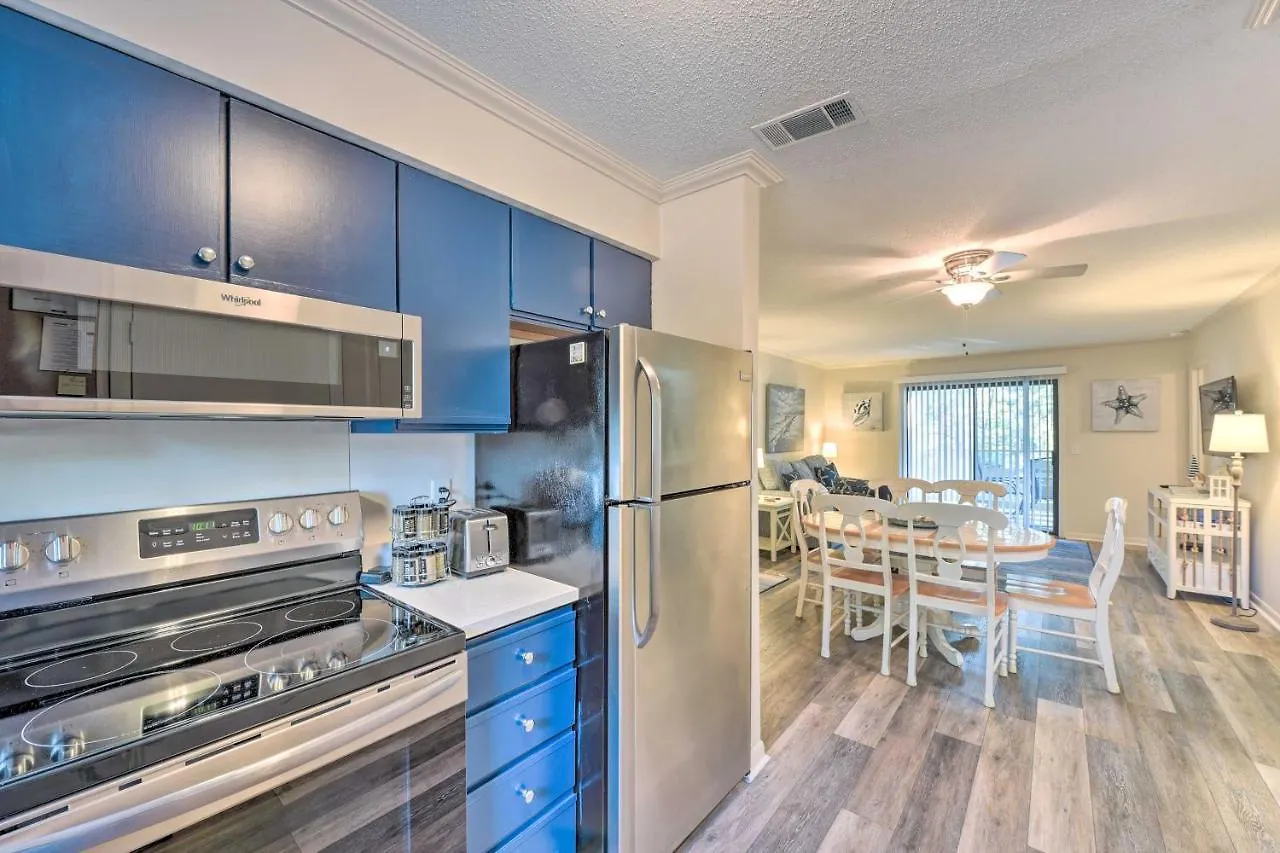 Apartment With 2 Pools And Hot Tub!