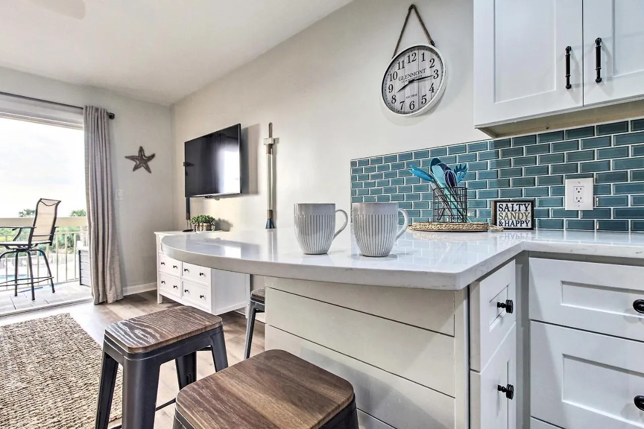Apartment Gem With Ocean And Pool Views! *