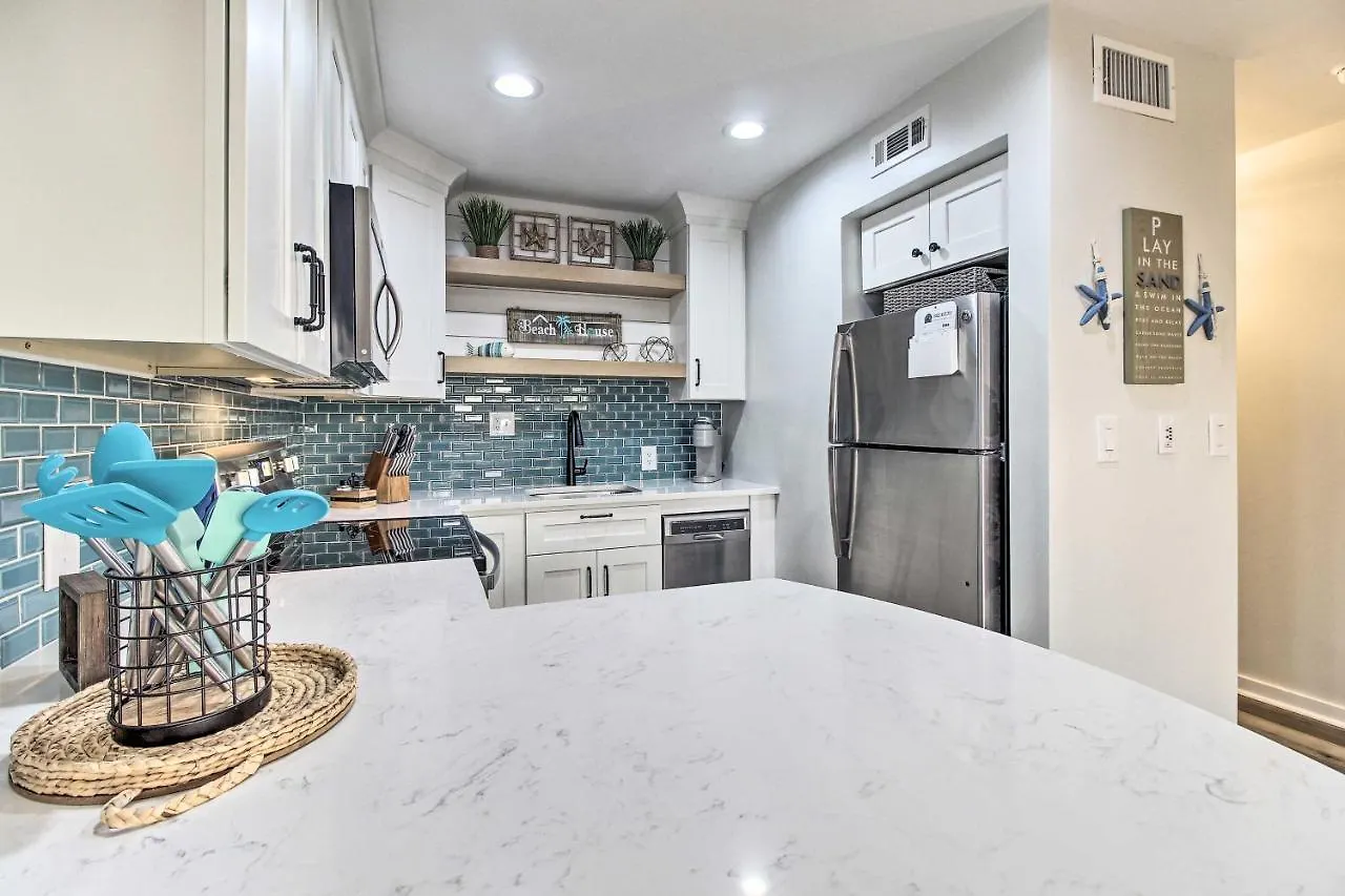 Apartment Gem With Ocean And Pool Views!